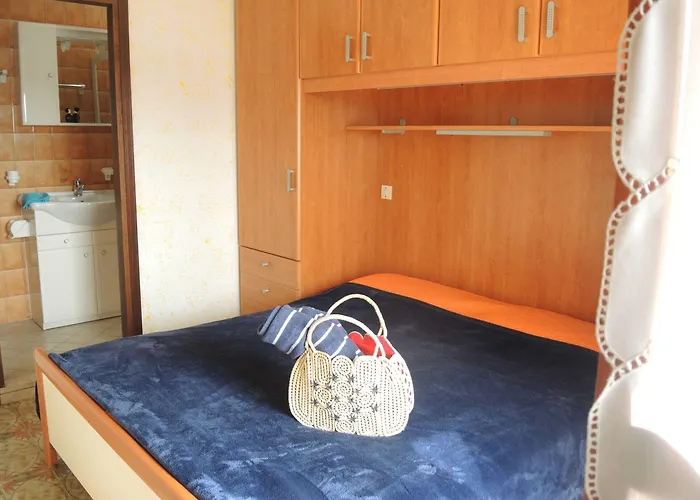 Flat With Terrace-beahost * بيبيوني